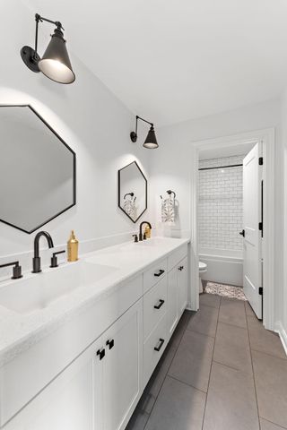 20 E 780 N, Lake Village, IN 46349