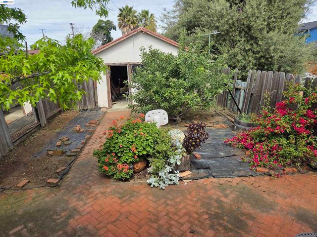 2457 61St Ave, Oakland, CA 94605