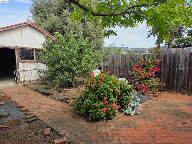 2457 61St Ave, Oakland, CA 94605