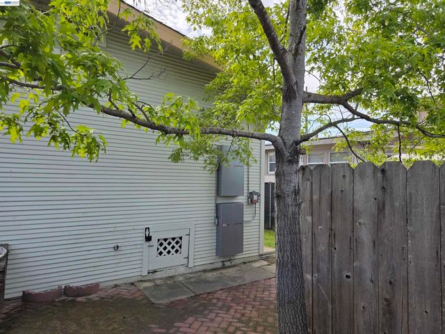 2457 61St Ave, Oakland, CA 94605