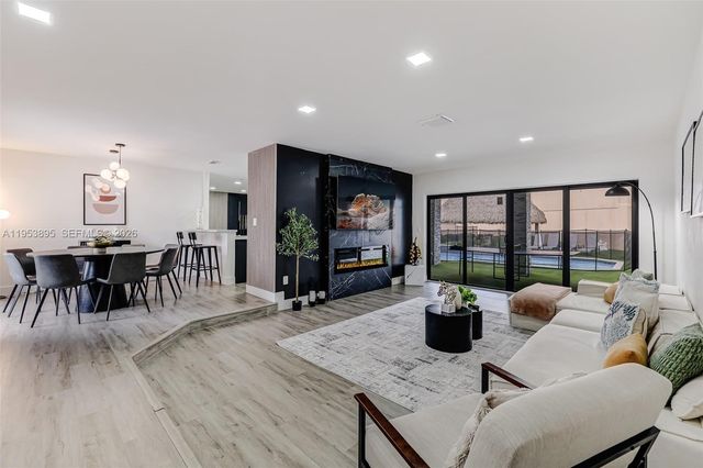 10870 SW 106th Ave, Miami, FL 33176