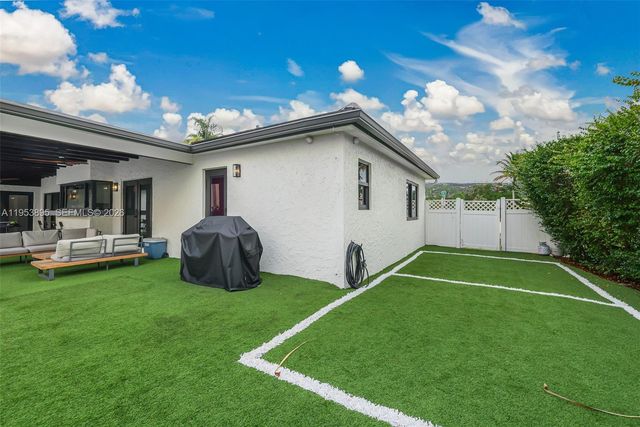 10870 SW 106th Ave, Miami, FL 33176