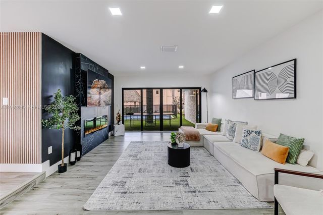 10870 SW 106th Ave, Miami, FL 33176