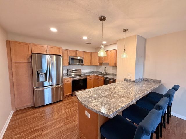 1006 Paradise Rd N-3-R, Swampscott, MA 01907
