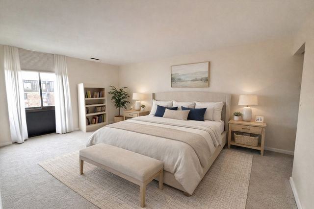 1006 Paradise Rd N-3-R, Swampscott, MA 01907