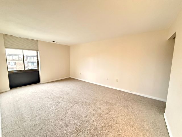 1006 Paradise Rd N-3-R, Swampscott, MA 01907