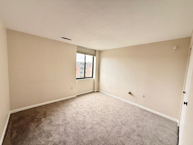 1006 Paradise Rd N-3-R, Swampscott, MA 01907