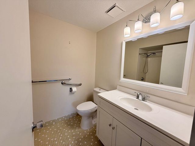 1006 Paradise Rd N-3-R, Swampscott, MA 01907