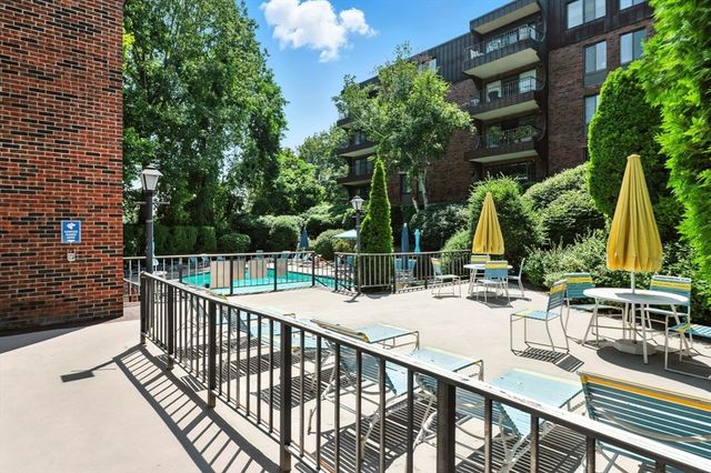 1006 Paradise Rd N-3-R, Swampscott, MA 01907