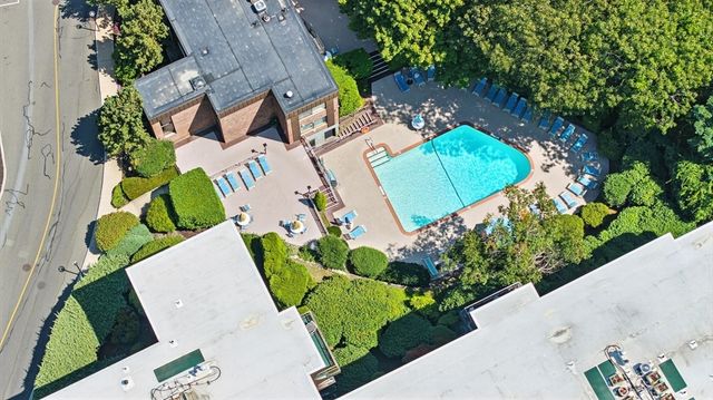 1006 Paradise Rd N-3-R, Swampscott, MA 01907