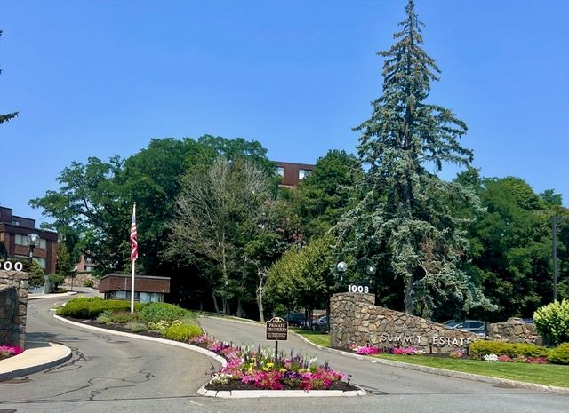 1006 Paradise Rd N-3-R, Swampscott, MA 01907