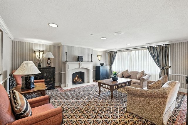 1006 Paradise Rd N-3-R, Swampscott, MA 01907