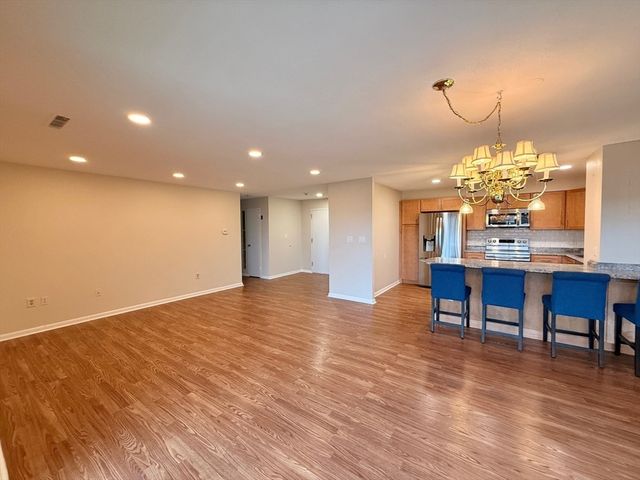 1006 Paradise Rd N-3-R, Swampscott, MA 01907