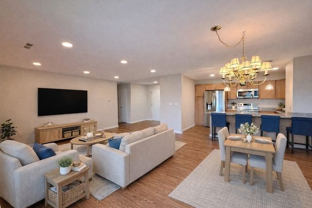 1006 Paradise Rd N-3-R, Swampscott, MA 01907