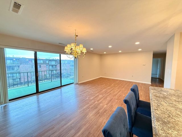 1006 Paradise Rd N-3-R, Swampscott, MA 01907