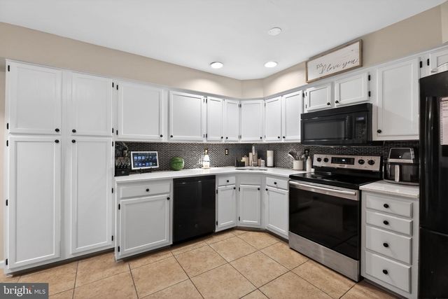205 ALLENS LN, Mullica Hill, NJ 08062