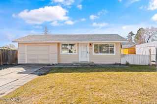 218 Ridgeway Dr, Yakima, WA 98901
