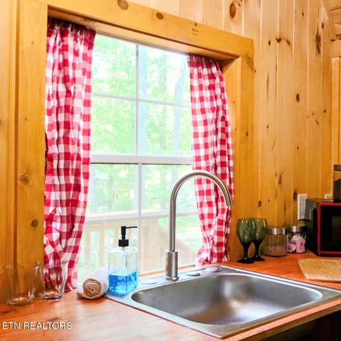 4010 Forest Trail Drive, Sevierville, TN 37876