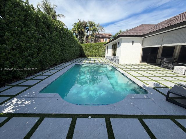 16326 N Mariposa Cir N, Pembroke Pines, FL 33331