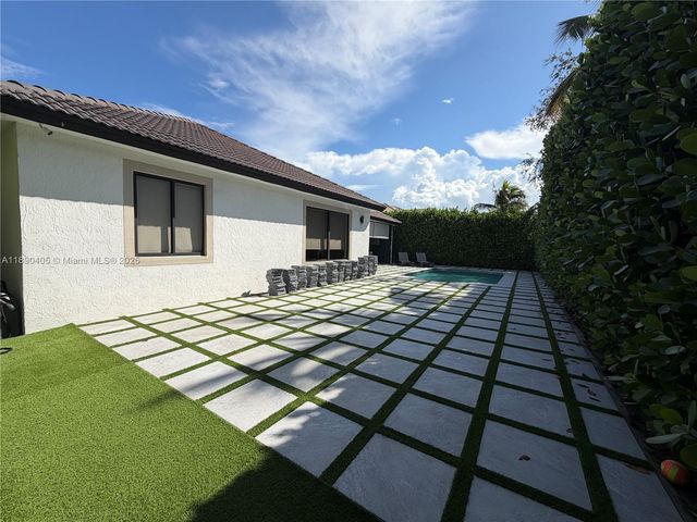 16326 N Mariposa Cir N, Pembroke Pines, FL 33331