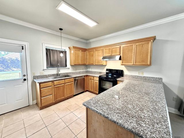 16918 Watkins Rd, Walker, LA 70785