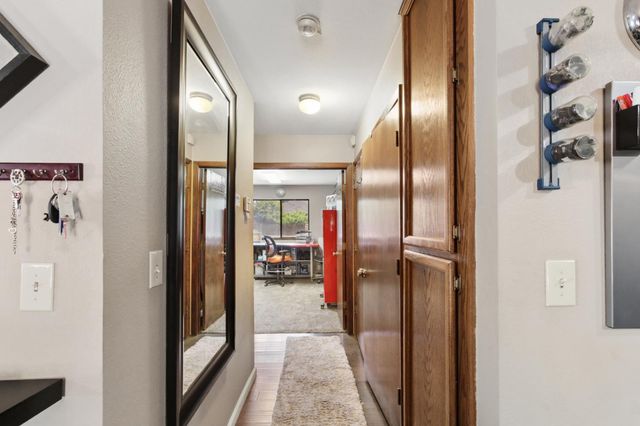 5443 Bridge Creek Ln, Carmichael, CA 95608