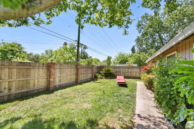 5443 Bridge Creek Ln, Carmichael, CA 95608