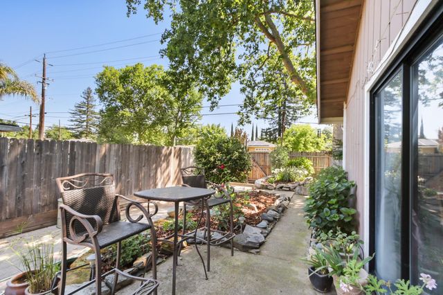 5443 Bridge Creek Ln, Carmichael, CA 95608