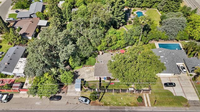 5443 Bridge Creek Ln, Carmichael, CA 95608