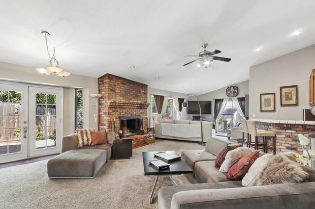 5443 Bridge Creek Ln, Carmichael, CA 95608