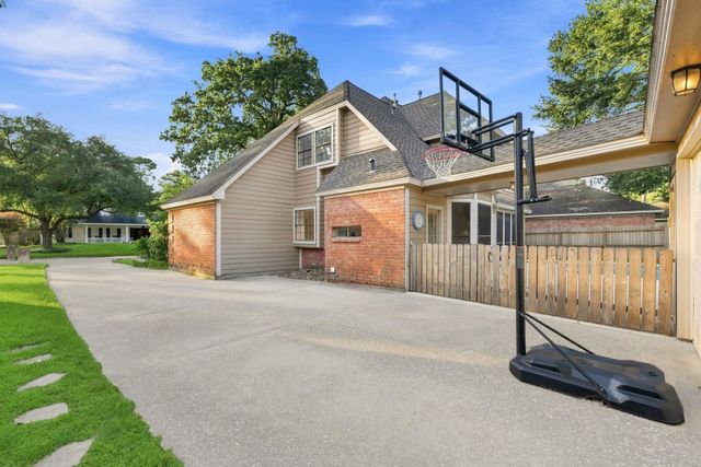 5626 Spring Lodge Drive, Houston, TX 77345