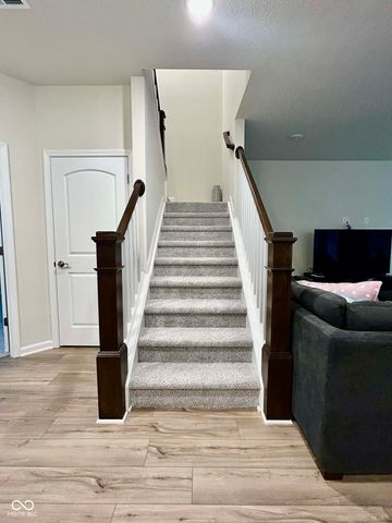 6776 Seabiscuit Road, Whitestown, IN 46075