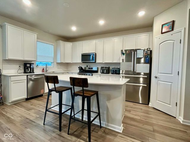 6776 Seabiscuit Road, Whitestown, IN 46075