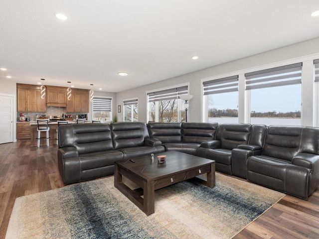 11619 E Laketowne Drive, Albertville, MN 55301