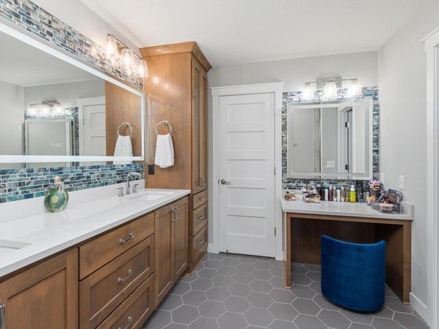 11619 E Laketowne Drive, Albertville, MN 55301