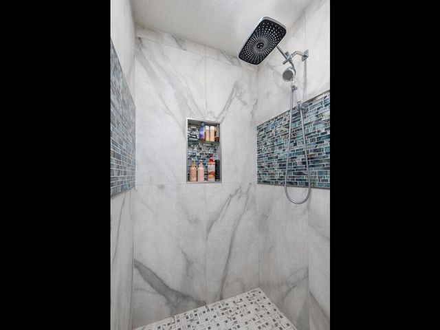 11619 E Laketowne Drive, Albertville, MN 55301