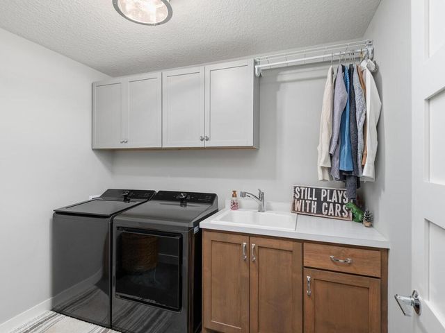 11619 E Laketowne Drive, Albertville, MN 55301