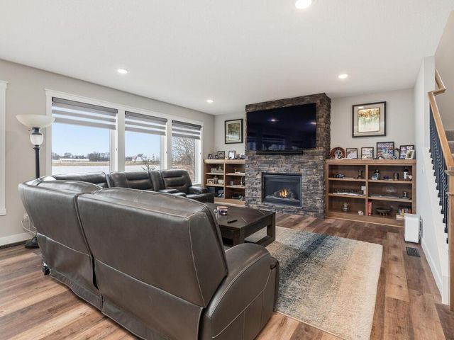 11619 E Laketowne Drive, Albertville, MN 55301