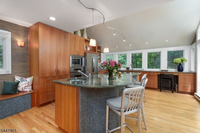 30 Poor Farm Rd, Hopewell Twp., NJ 08534