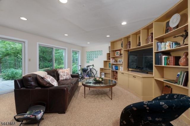 30 Poor Farm Rd, Hopewell Twp., NJ 08534