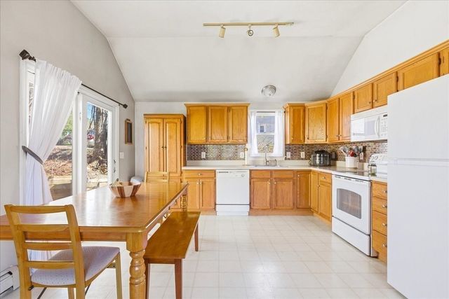2 Juniper St, Plymouth, MA 02360