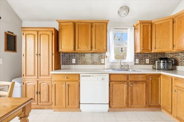 2 Juniper St, Plymouth, MA 02360