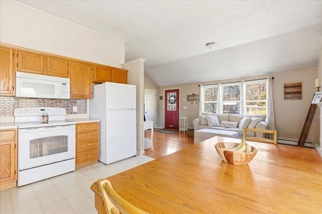 2 Juniper St, Plymouth, MA 02360