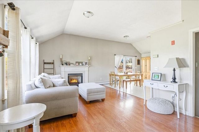 2 Juniper St, Plymouth, MA 02360