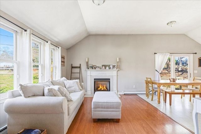 2 Juniper St, Plymouth, MA 02360
