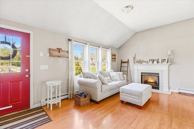 2 Juniper St, Plymouth, MA 02360
