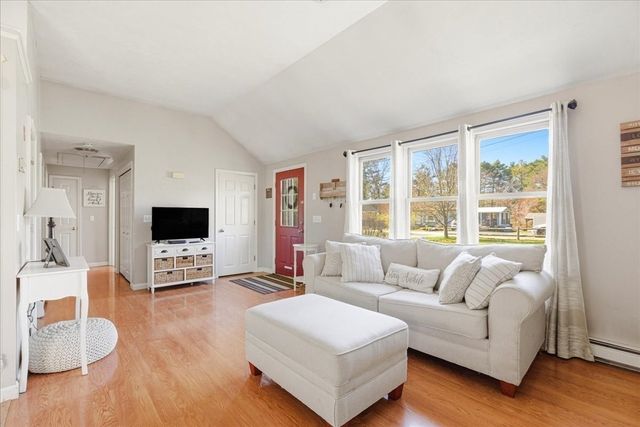 2 Juniper St, Plymouth, MA 02360