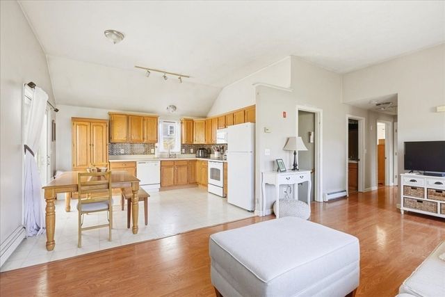 2 Juniper St, Plymouth, MA 02360