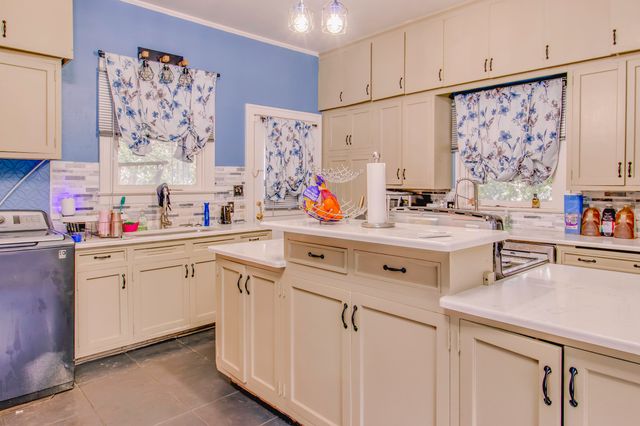 227 D Street NW, Miami, OK 74354