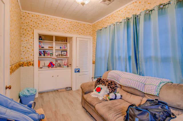 227 D Street NW, Miami, OK 74354